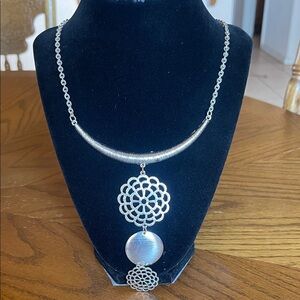 JULIAS Silver Floral Pendant Necklace